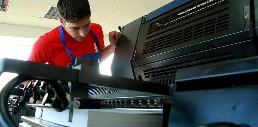 Tipografia Dobrogea din Constanta este gata de imprimare, masina de tiparit